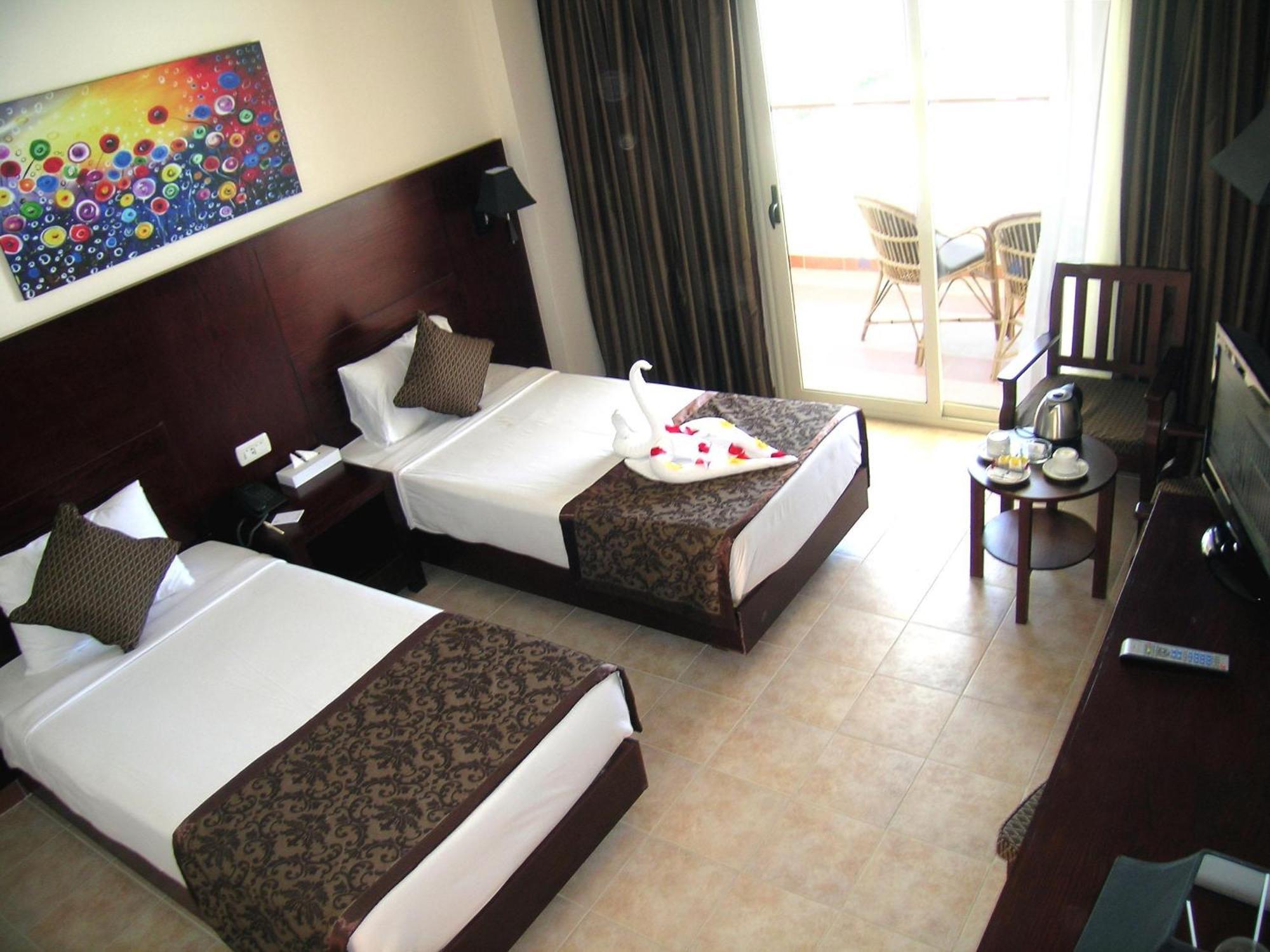 Royal Brayka Beach Resort Abu Dabab Ngoại thất bức ảnh