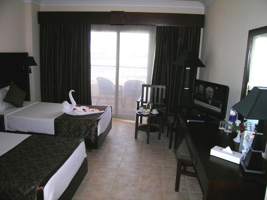 Royal Brayka Beach Resort Abu Dabab Phòng bức ảnh