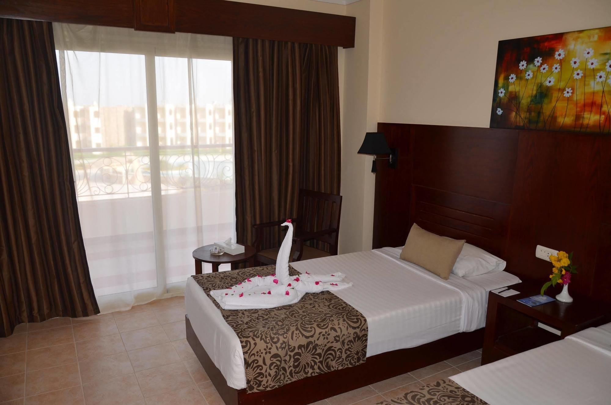 Royal Brayka Beach Resort Abu Dabab Ngoại thất bức ảnh